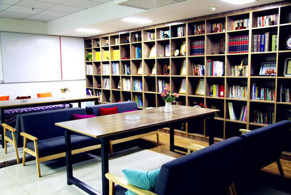 KCEL campus library and study lounge area